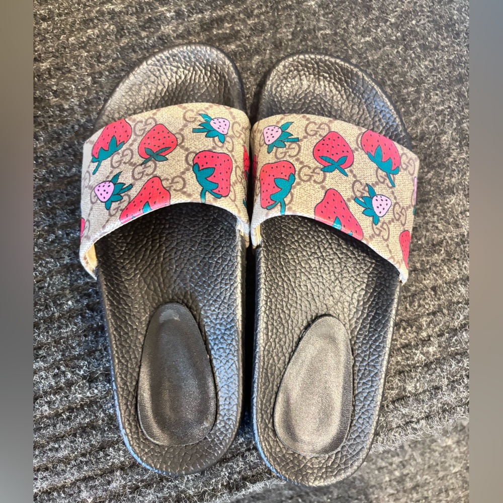 Gucci slides